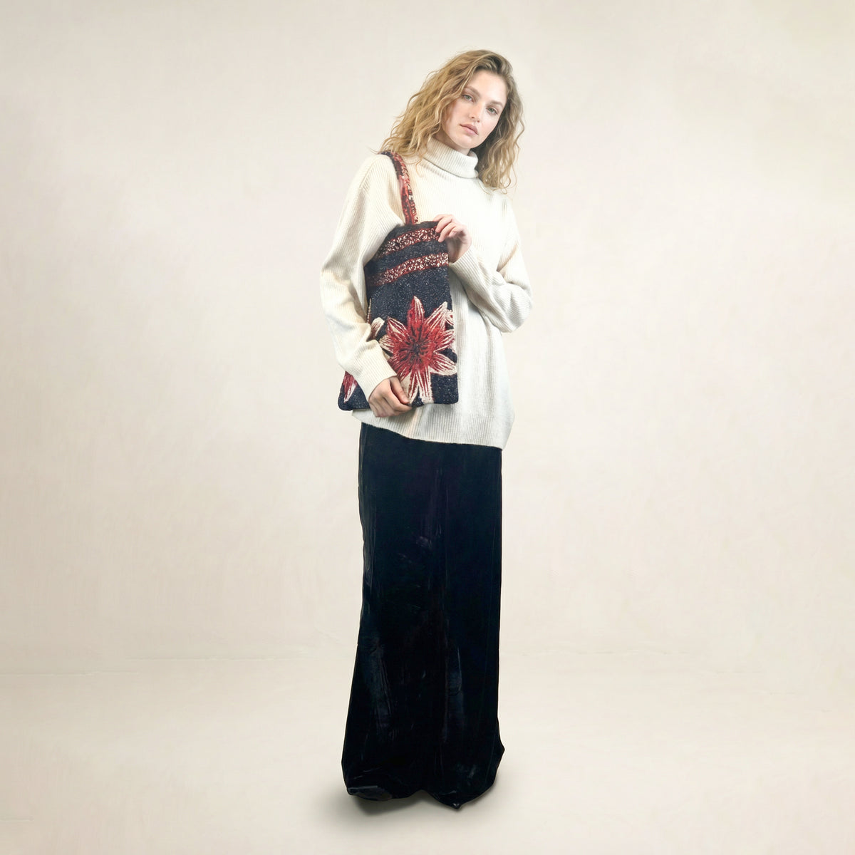 Bond Off-white Small Neck Sweater