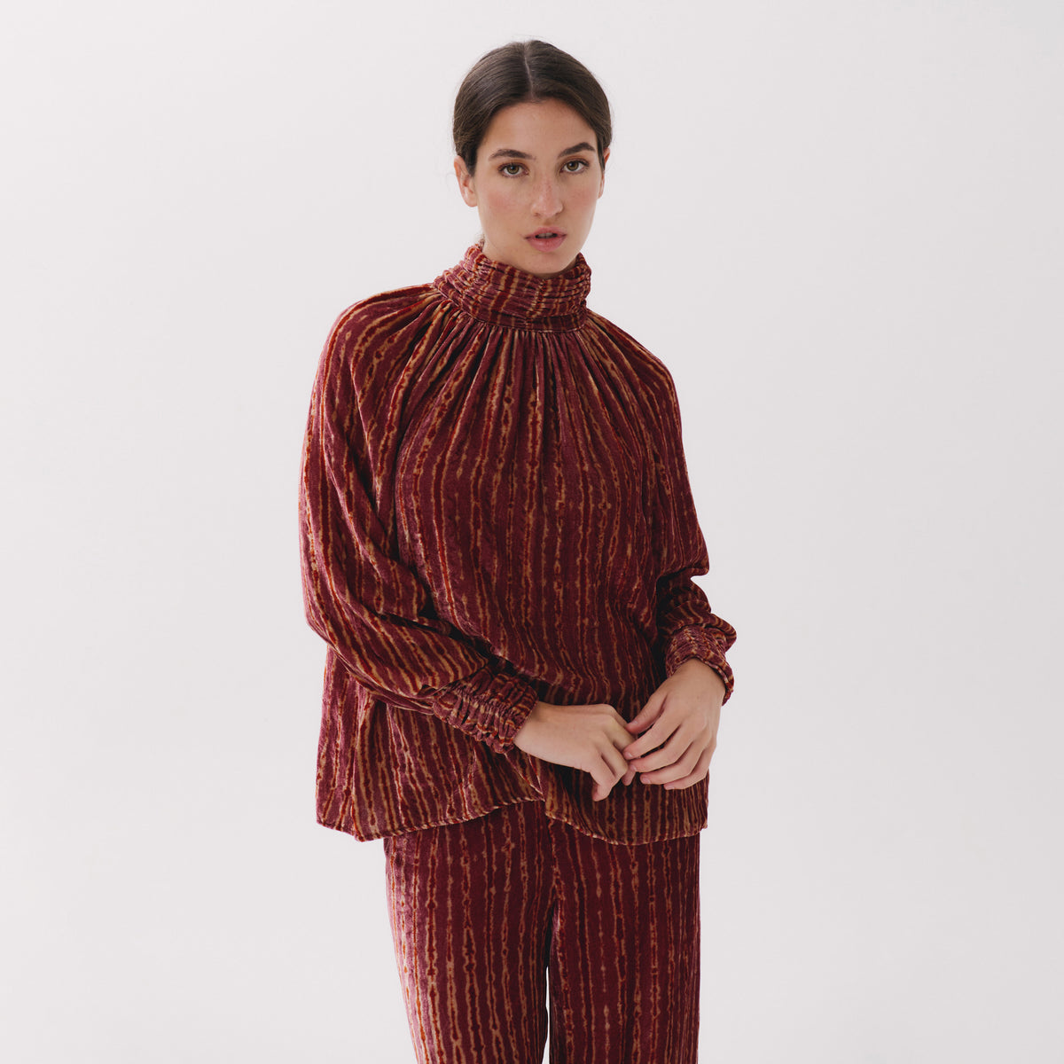 Clarion red linear top