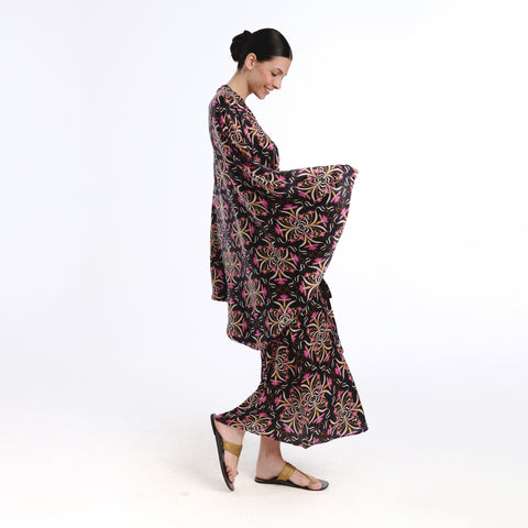 Vale black blanche flower cape