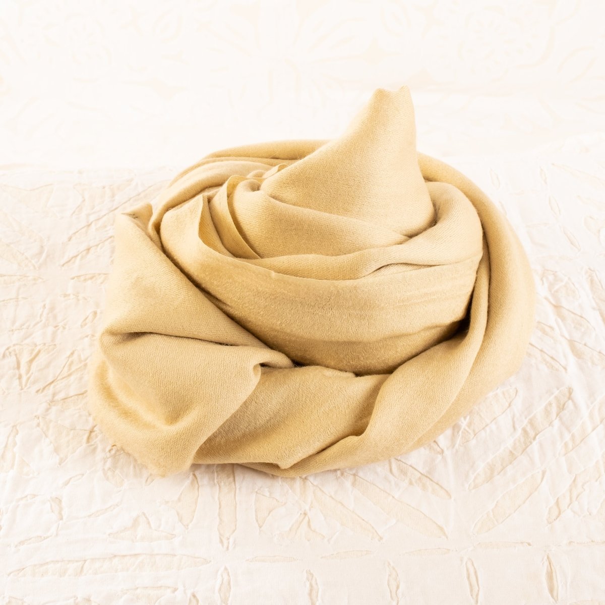 Arila off-white maxi shawl in merino and silk - TANAVANA INC